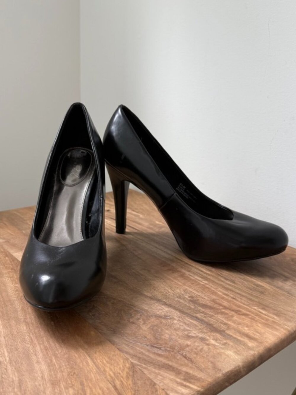 STUDIO PAOLO Black Leather Round Toe Platform Pumps Heels Size 8.5